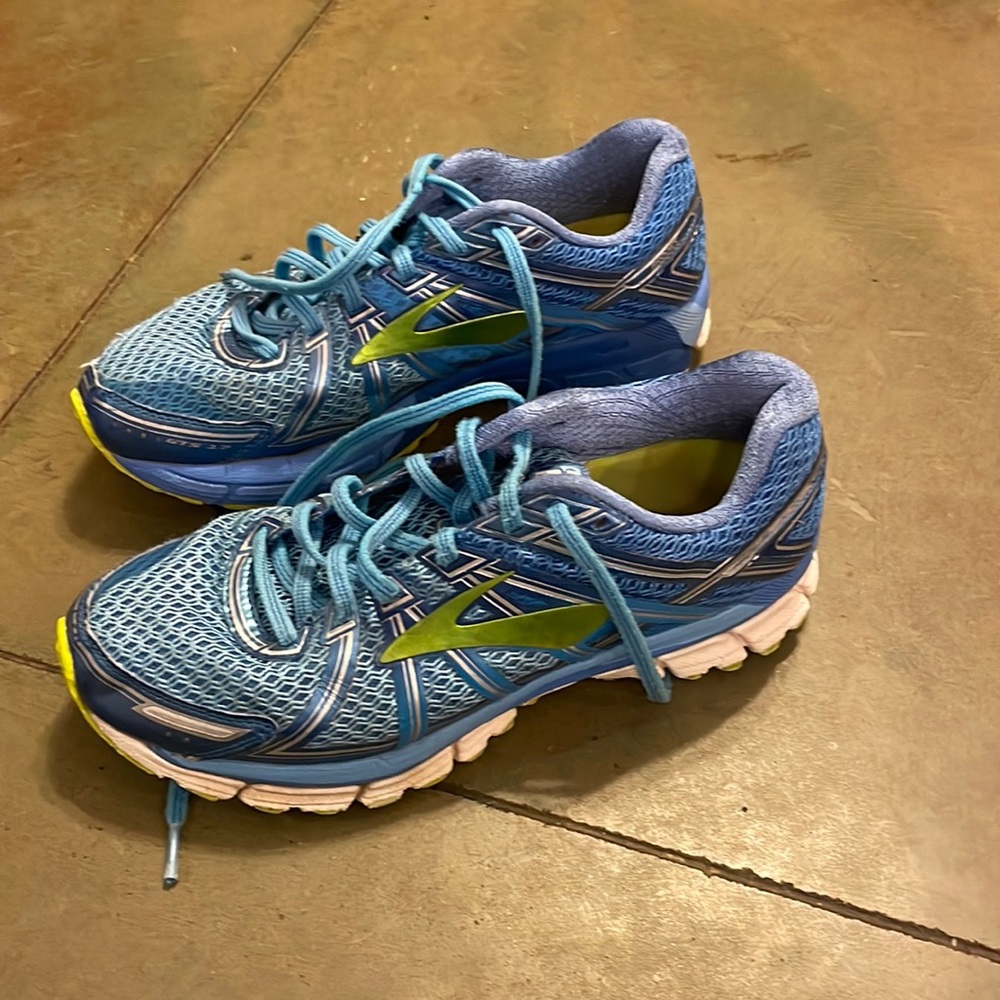 Brooks GTS Seventeen women’s Blue and green sneakers
